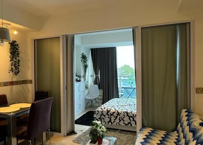 Jules Cozy Staycay Ii Манила